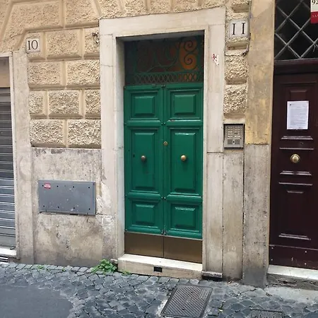 Small Navona Studio-2