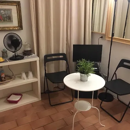 Small Navona Studio-3